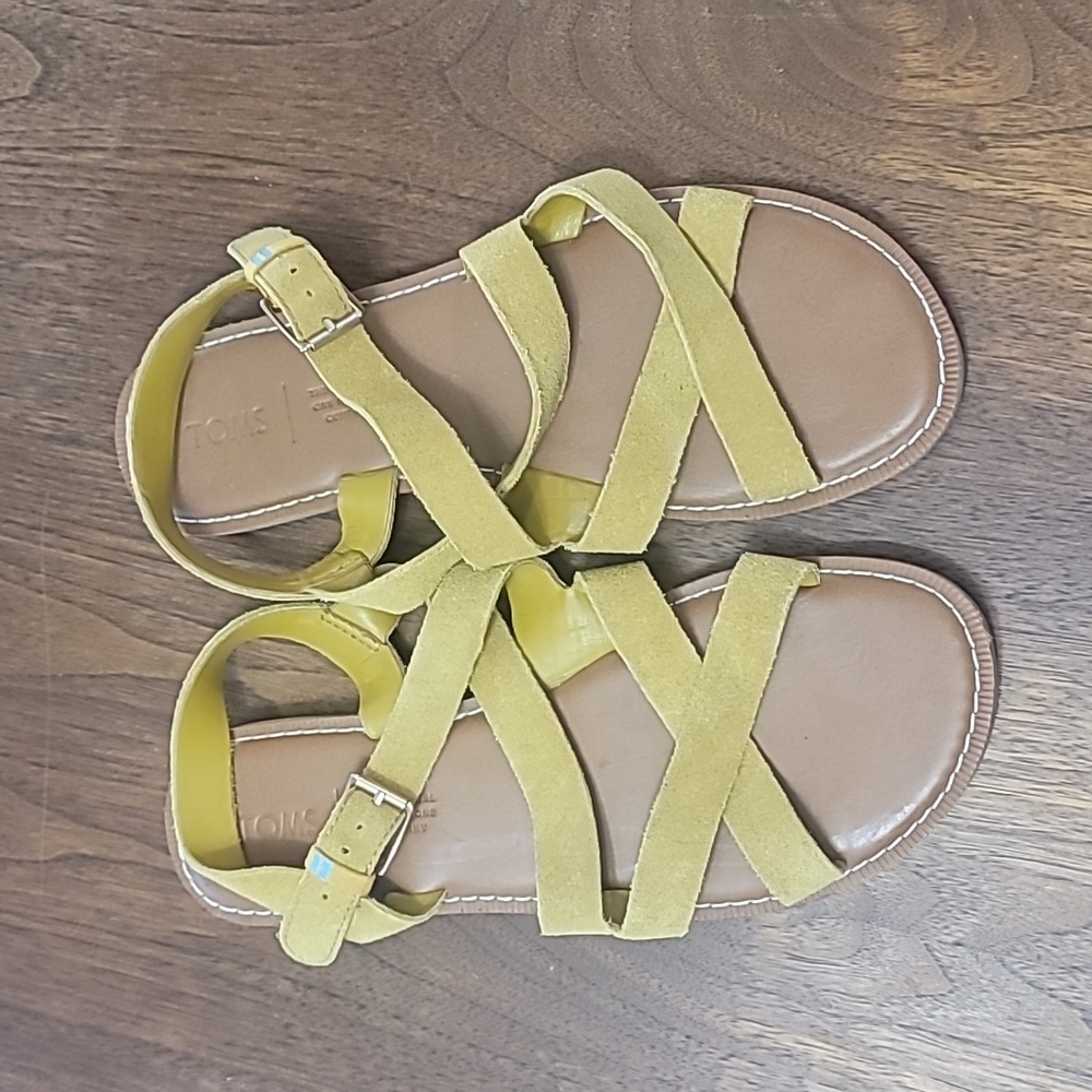 Adorable Tom's Strappy Sicily Sandals in Mustard Yellow Leather! Hello Sunshine!